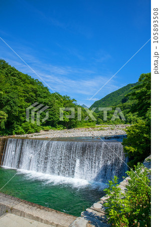 湯檜曽川 砂防ダム 真夏の風景 みなかみ町 湯檜曽川 砂防ダム 真夏の風景 みなかみ町 105893508
