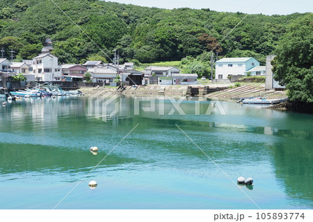 三重県志摩市浜島町の漁港 三重県志摩市浜島町の漁港 105893774