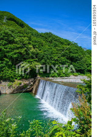 湯檜曽川　砂防ダム　真夏の風景　みなかみ町　　 105893934