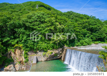 湯檜曽川 砂防ダム 真夏の風景 みなかみ町 湯檜曽川 砂防ダム 真夏の風景 みなかみ町 105893971