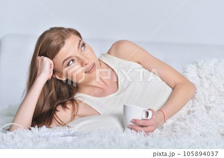 young woman in bed 105894037