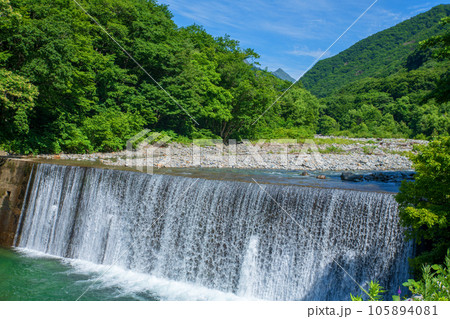 湯檜曽川　砂防ダム　真夏の風景　みなかみ町　　 105894081