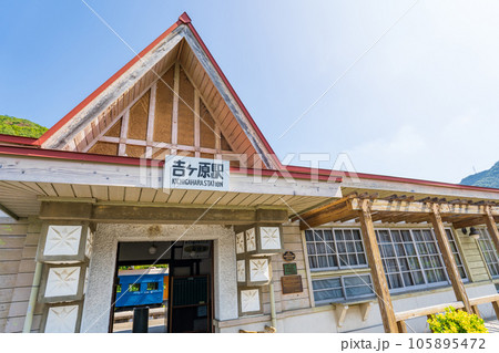 岡山県美咲町　旧片上鉄道・吉ヶ原駅舎 105895472
