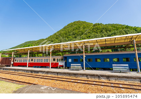 岡山県美咲町　旧片上鉄道　吉ヶ原駅構内の保存車両 105895474