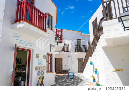 夏晴れの志摩地中海村 105895582