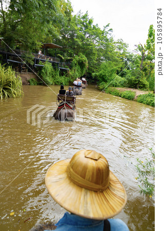 ゾウ乗り体験ジャングルを行く 105895784