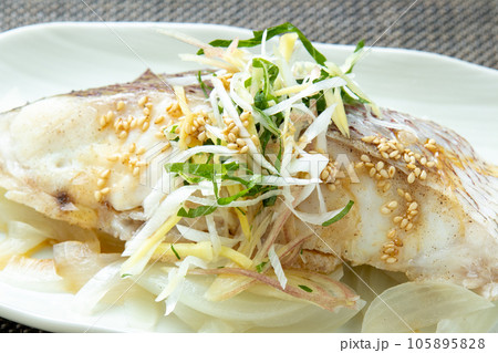 鯛の中華風蒸し魚。 105895828