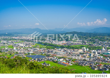 岡山県津山市 神南備山展望台から見渡す津山の街並み 岡山県津山市 神南備山展望台から見渡す津山の街並み 105895924