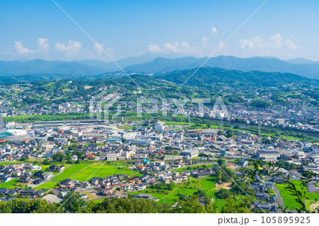 岡山県津山市 神南備山展望台から見渡す津山の街並み 岡山県津山市 神南備山展望台から見渡す津山の街並み 105895925