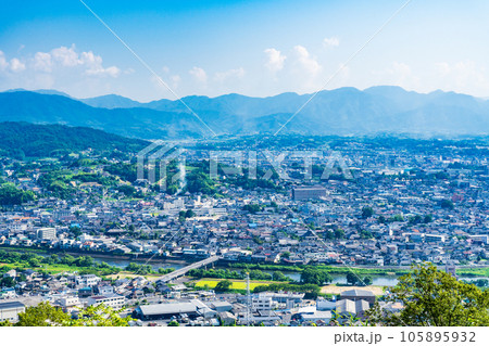 岡山県津山市 神南備山展望台から見渡す津山の街並み 岡山県津山市 神南備山展望台から見渡す津山の街並み 105895932