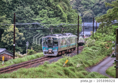 日本の風景　JR小浜線、福井県。 105896028