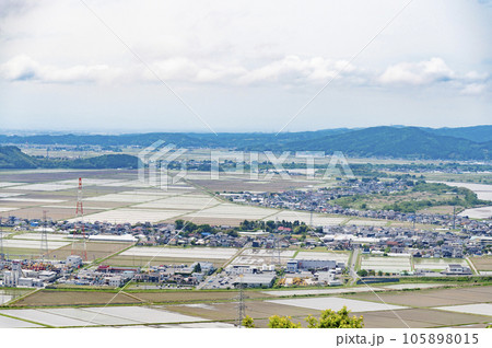 地方の田園風景 105898015