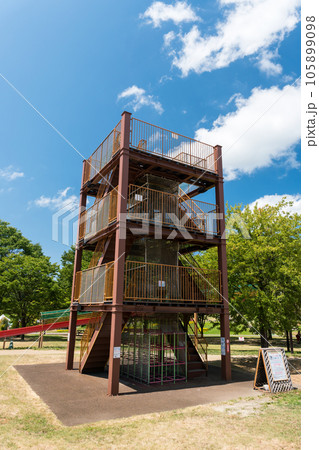 越後丘陵公園 スカイジム 夏晴れの青空 新潟県長岡市 越後丘陵公園 スカイジム 夏晴れの青空 新潟県長岡市 105899098
