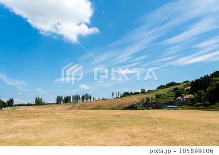 越後丘陵公園の景色 爽やか 夏晴れの青空 新潟県長岡市 越後丘陵公園の景色 爽やか 夏晴れの青空 新潟県長岡市 105899106