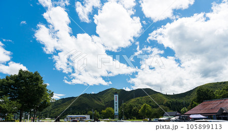 道の駅ゆのたに 物産館 深雪の里 山深い田舎 夏晴れの青空 新潟県魚沼市吉田 道の駅ゆのたに 物産館 深雪の里 山深い田舎 夏晴れの青空 新潟県魚沼市吉田 105899113
