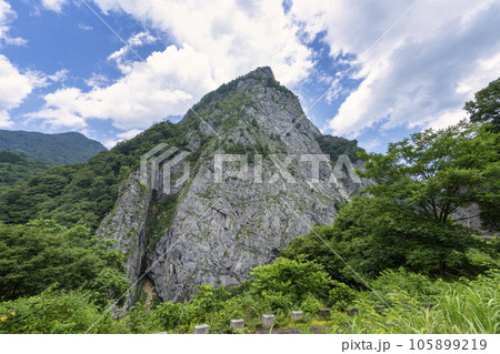 ヒスイ峡・明星山大岸壁 105899219