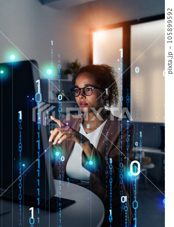 オフィスで仕事する女性とデジタルデータイメージ 105899592