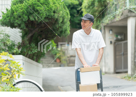 宅配　運送　物流 105899923