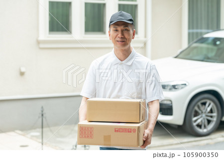 宅配 運送 荷物 男性 宅配 運送 荷物 男性 105900350