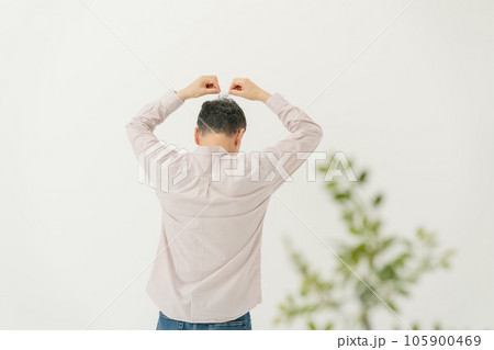 シニア男性　ヘアケア　薄毛 105900469