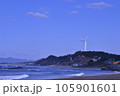 白波が立つ山陰の海 105901601
