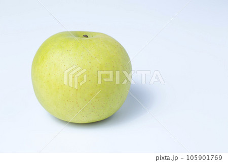白背景の梨の写真 青梨 二十世紀梨 白背景の梨の写真 青梨 二十世紀梨 105901769
