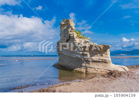 (北海道乙部町)くぐり岩 (北海道乙部町)くぐり岩 105904139