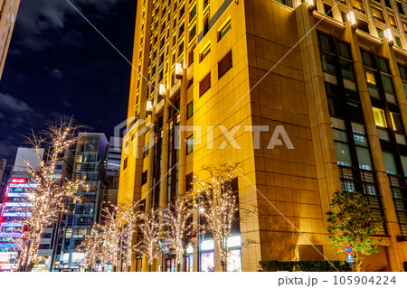 【東京の都市風景】丸の内イルミネーション（ペニンシュラホテル） 105904224