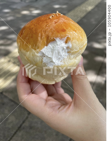 ホイップクリーム入りアンパン 105904400