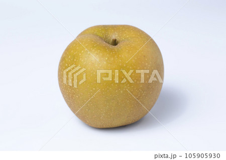 白背景の梨の写真 赤梨 新甘泉 白背景の梨の写真 赤梨 新甘泉 105905930