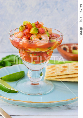 メキシコ料理のセビーチェ・アカプルケーニョ Ceviche acapulqueño  105906799