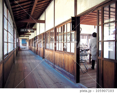 小豆島　二十四の瞳映画村　岬の分教場　木造校舎　苗場尋常小学校田浦分校 105907103