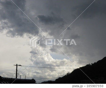 ゲリラ豪雨　南西の空 105907350