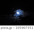 満月に妖しい雲 105907351