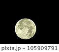 うさぎが見えそうな綺麗な満月 105909791
