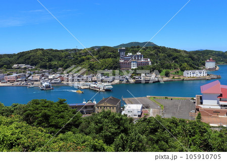平戸城から眺める平戸港、平戸桟橋、平戸オランダ商館方面 105910705