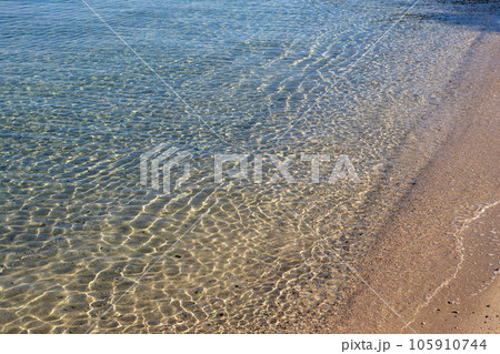 美しく透き通った水の海岸 美しく透き通った水の海岸 105910744