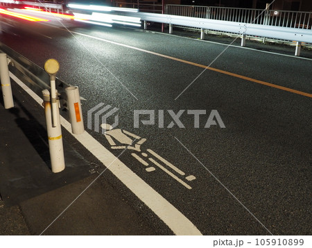 夜の自転車ナビマーク 夜の自転車ナビマーク 105910899