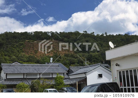 京都五山送り火　松ヶ崎の東山に法2（妙法） 105910976