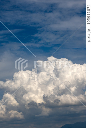 真夏の空と入道雲 真夏の空と入道雲 105911074