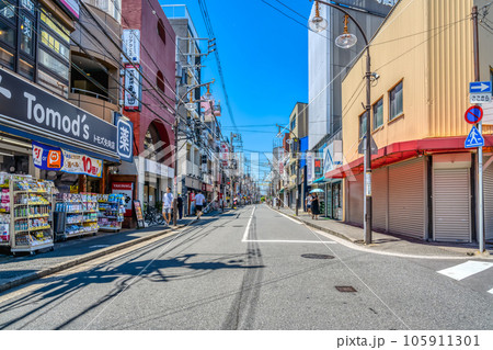 横浜市の都市風景　矢向駅 105911301