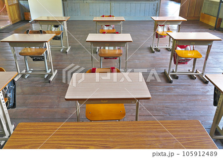 【吹屋ふるさと村 (旧吹屋小学校 教室)】 岡山県高梁市成羽町吹屋 105912489