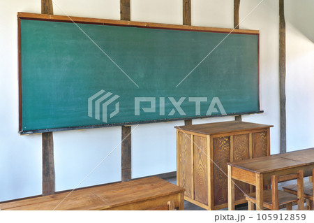 【吹屋ふるさと村 (旧吹屋小学校 教室)】 岡山県高梁市成羽町吹屋 105912859