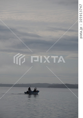 釣舩と海と空 105913747