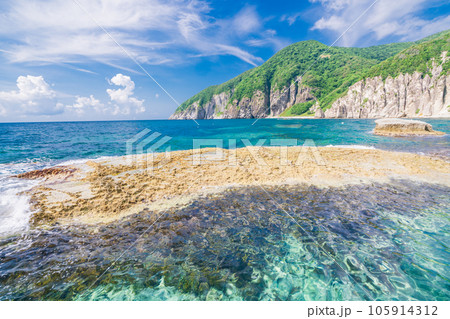 (青森県下北半島)夏の仏ヶ浦 (青森県下北半島)夏の仏ヶ浦 105914312