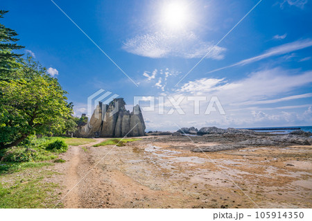 （青森県下北半島）夏の仏ヶ浦 105914350