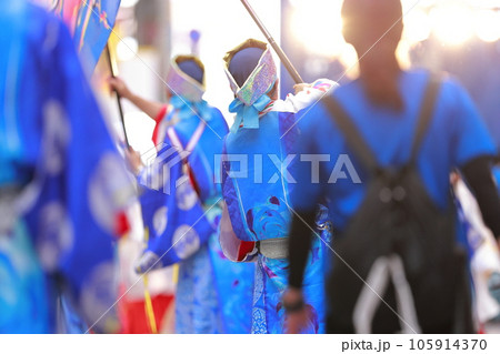 よさこい祭りで踊る よさこい祭りで踊る 105914370