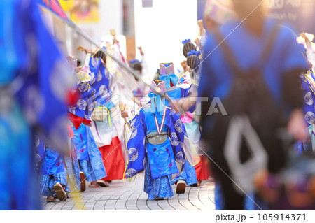 よさこい祭りで踊る よさこい祭りで踊る 105914371