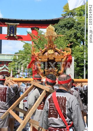 富岡八幡宮のお神輿 江戸三大祭り 水かけ祭り 富岡八幡宮のお神輿 江戸三大祭り 水かけ祭り 105914942
