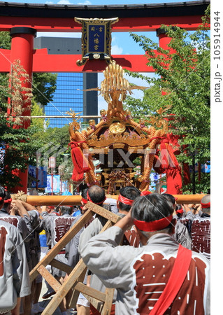 富岡八幡宮のお神輿　江戸三大祭り　水かけ祭り 105914944